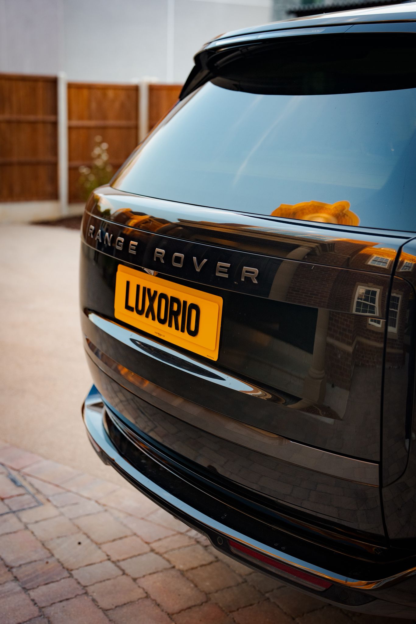 LUXORIO branded plate
